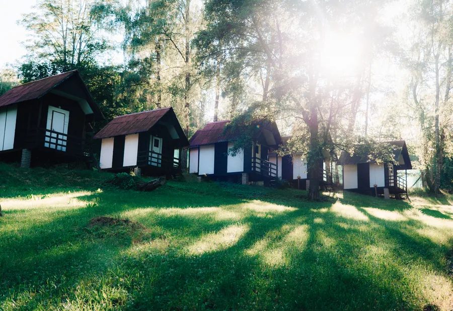 Děti v&nbsp;táborovém areálu